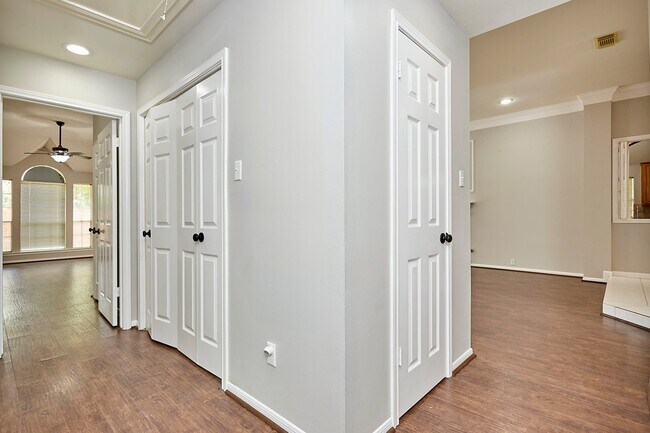 Building Photo - 6734 Wildacre Dr