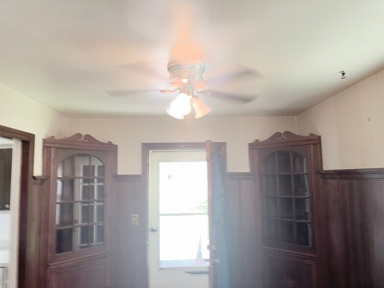 Building Photo - 1618 S Dixon Cir