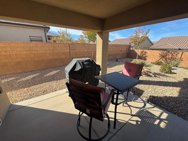 Building Photo - Beautiful 2 Bed / 2 Bath Home in Sun River...