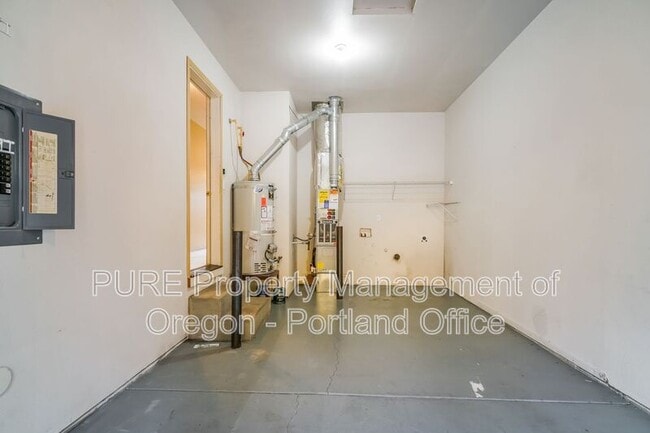 Building Photo - 3633 NE 158th Ave