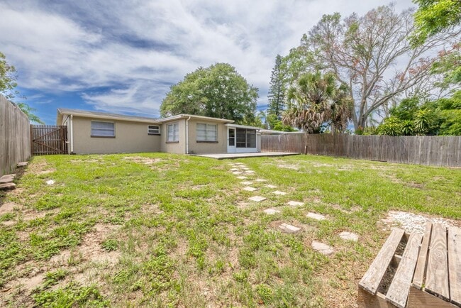 Building Photo - 3304 Bluebird Dr
