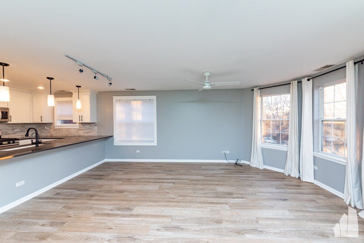 Building Photo - 1471 N Larrabee St