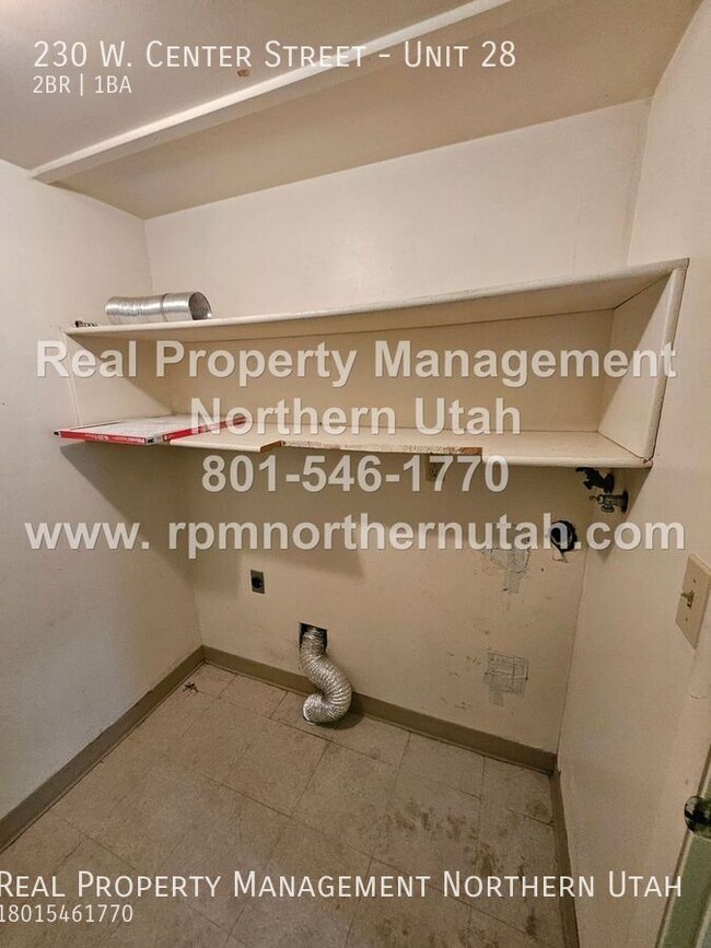 Building Photo - 2 Bedroom 1 Bath Bountiful Apartment Now A...