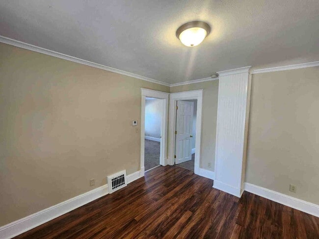 Building Photo - Large Bedrooms UPPER Oshkosh $1025