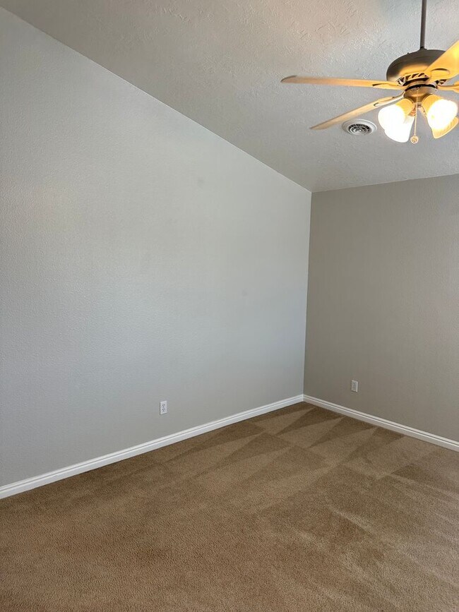 Building Photo - $1,995.00 / Ready Now this 4 bedroom home ...