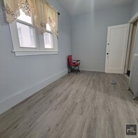 Building Photo - ROOM FOR RENT GREAT STARTER SPACE IN CROWN...