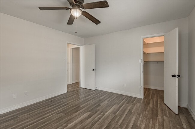 Building Photo - 1819 Ave Q