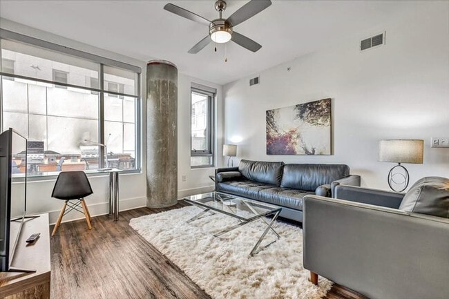 Primary Photo - 3005 Peachtree Rd