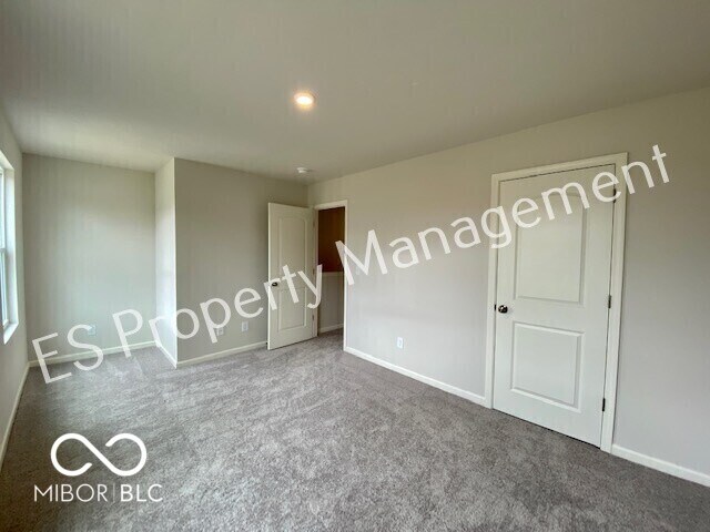 Building Photo - 2608 W Kings Cyn Dr