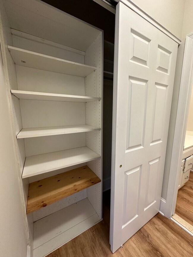 Building Photo - Mount Pleasant Studio Apartment W/Private ...