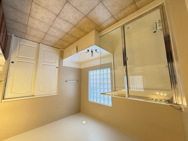 Building Photo - 1928 W Spur Dr