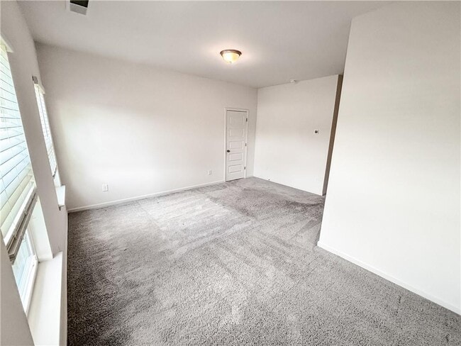 Building Photo - 5784 Silver Lk Dr