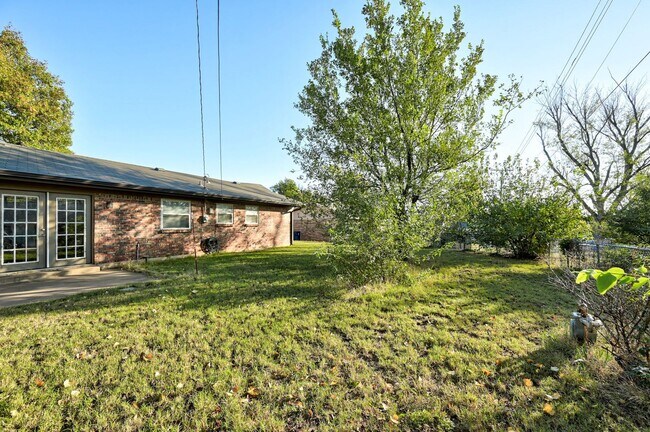 Building Photo - 636 E 27th Pl