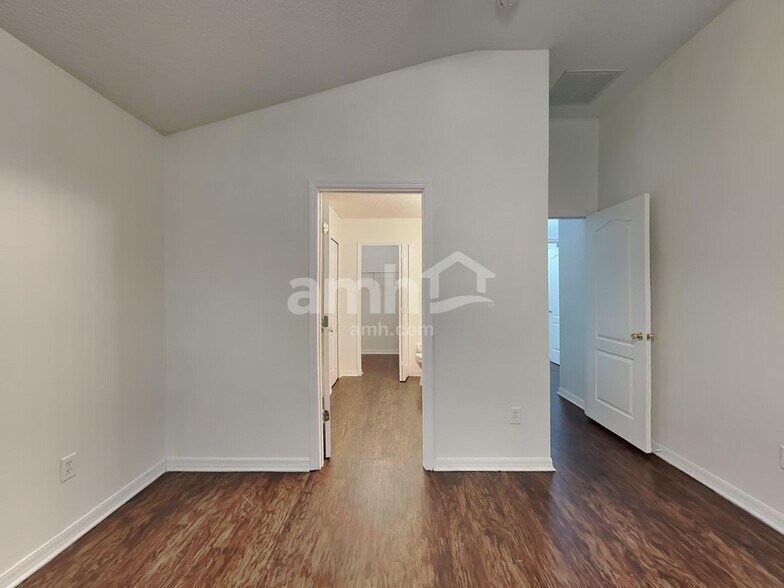 Building Photo - 13895 Devan Lee Dr N