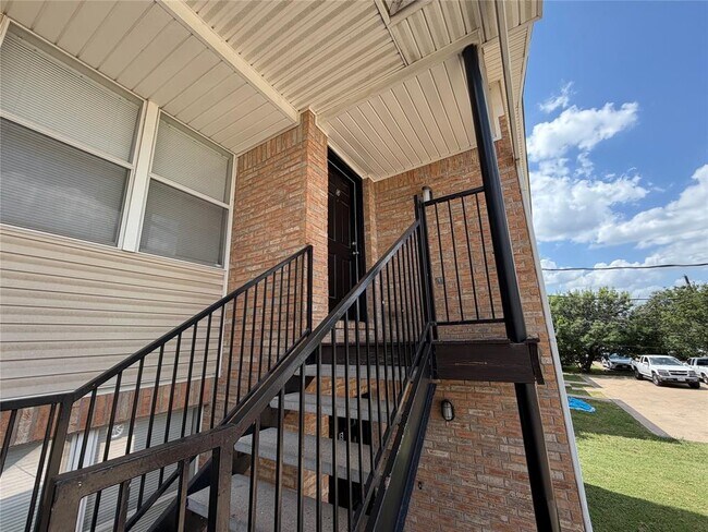 Building Photo - 2214 Katy Ln