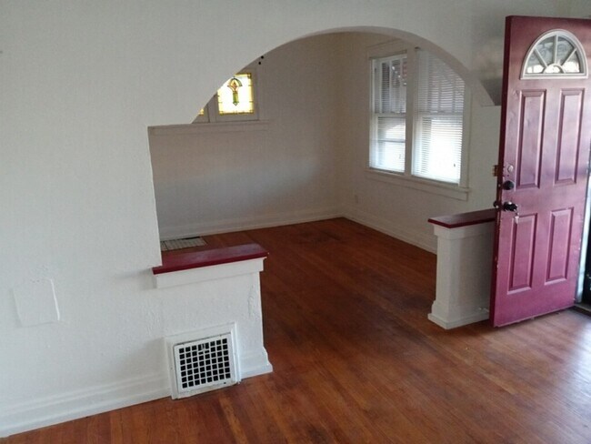 Building Photo - 4864 Calvin Ave