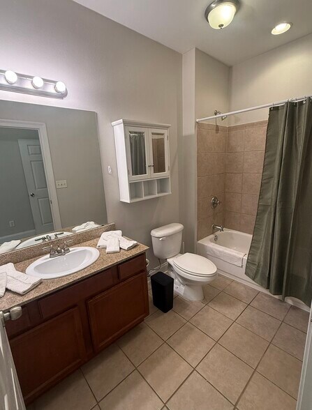 2nd Bedroom bathroom - 3218 Veterans Memorial Pky