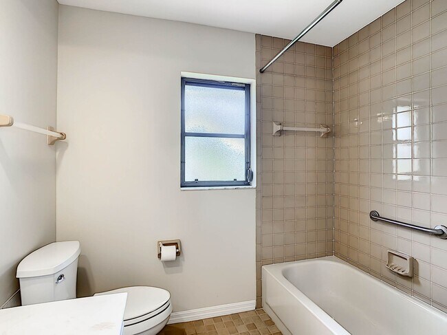 Building Photo - Port Charlotte Waterfront Pool Home - Grea...
