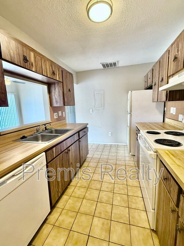 Building Photo - 2938 Lichen Ln