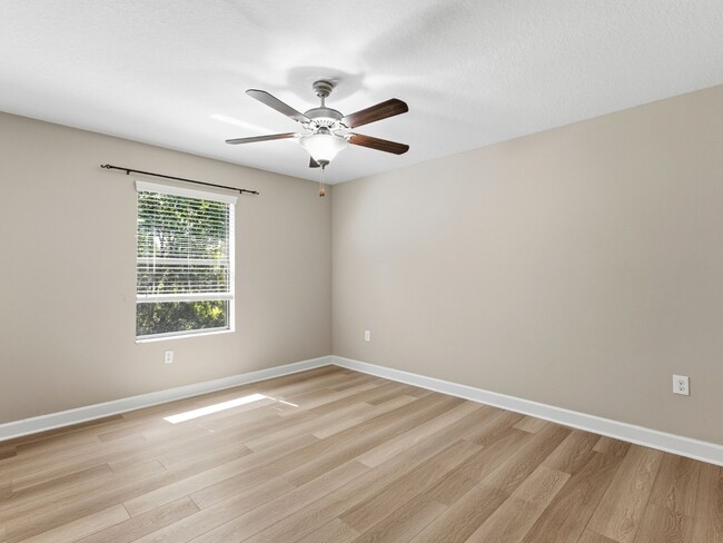 Building Photo - Stunning 3 BR + LOFT/2.5 BA /2-Car Garage townhome in the highly desirable GATED community of Hid...