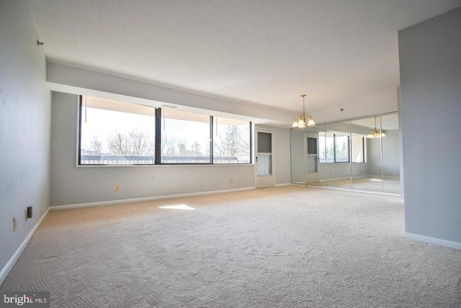 Building Photo - 3713 S George Mason Dr