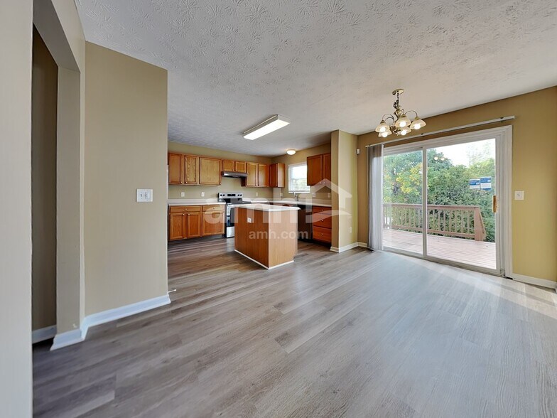 Building Photo - 135 Easton Manor Dr
