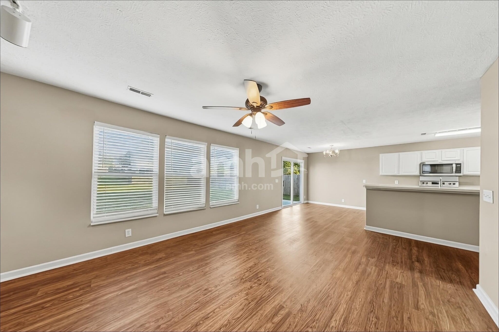 Building Photo - 4060 Longfellow Dr