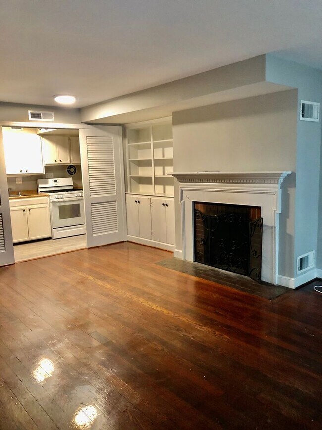 Building Photo - 939 25th St NW