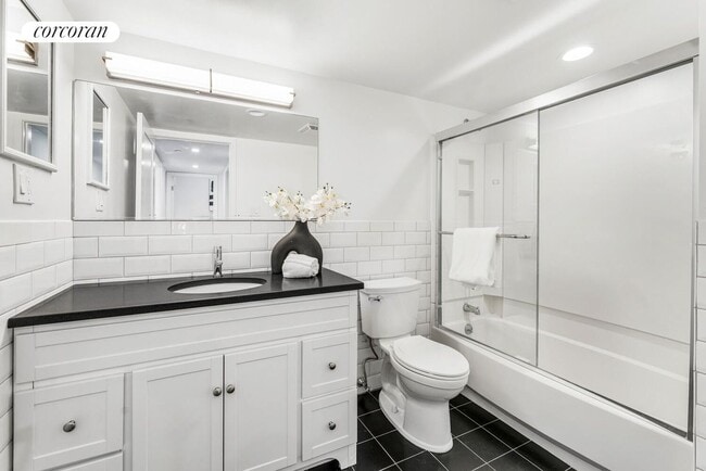 Building Photo - 489 Broome St