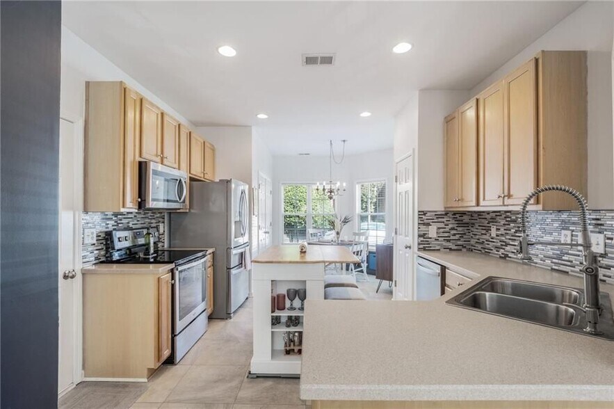 Building Photo - 1802 Willow Branch Ln