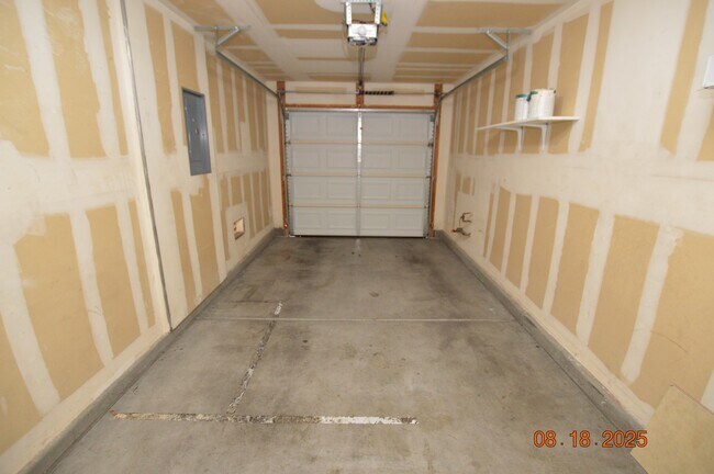 Building Photo - 1259 S Sweet Orange St