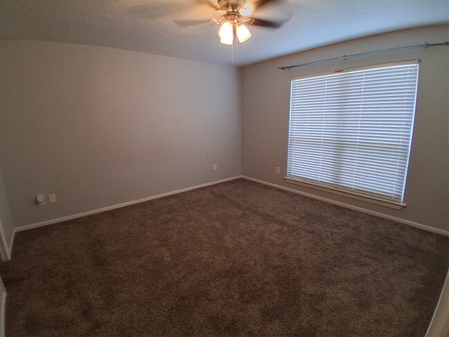 Building Photo - 17010 Poplar Hill St