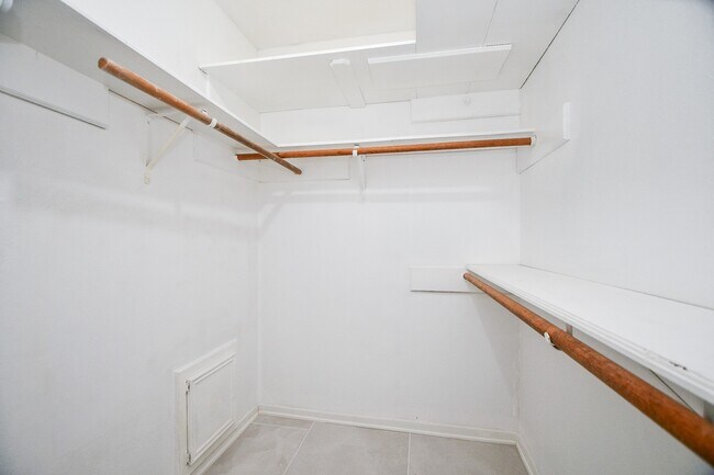 Building Photo - 11907 Pepperdine Ln