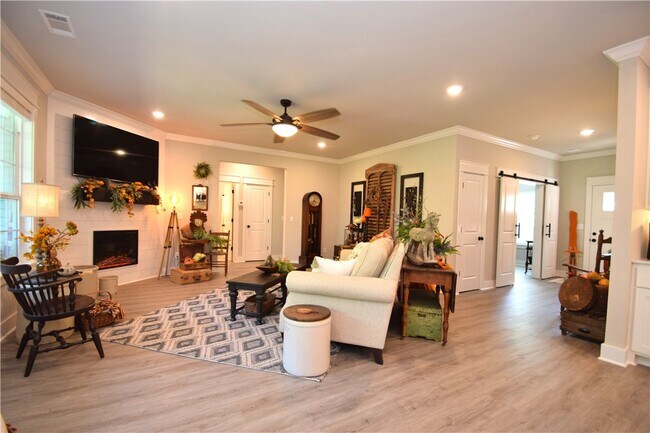 Building Photo - 42 Tummell Dr
