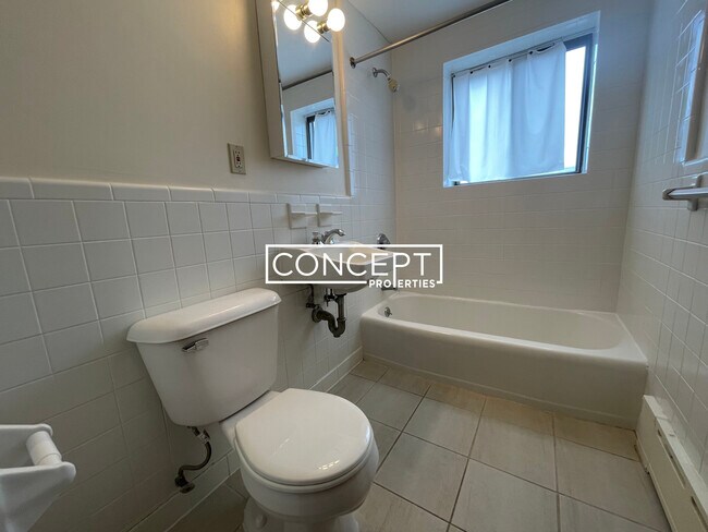 Building Photo - 9 Chester St