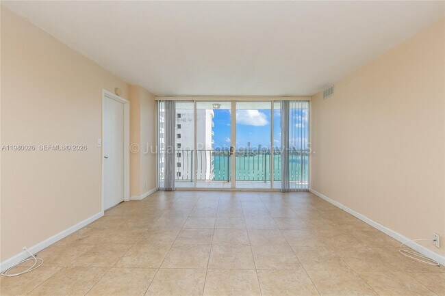 Building Photo - 7601 E Treasure Dr