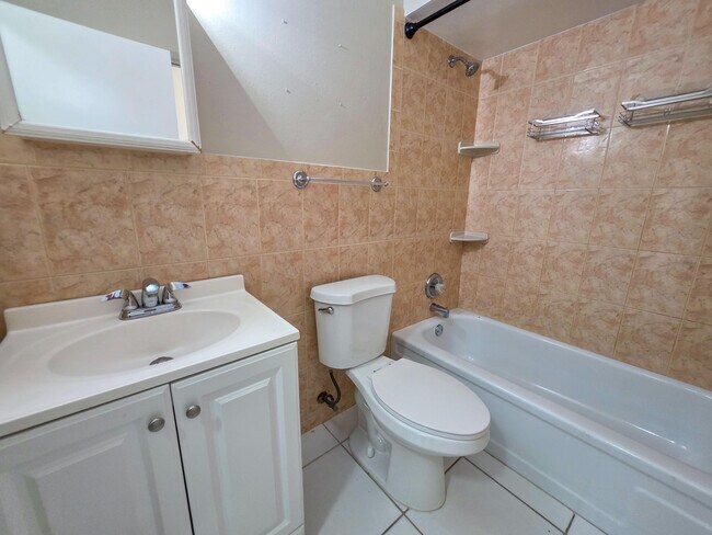 Building Photo - 6106 Forest Hill Blvd