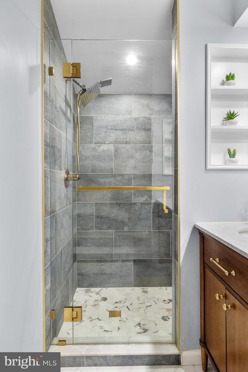 Building Photo - 381 Livermore Ln