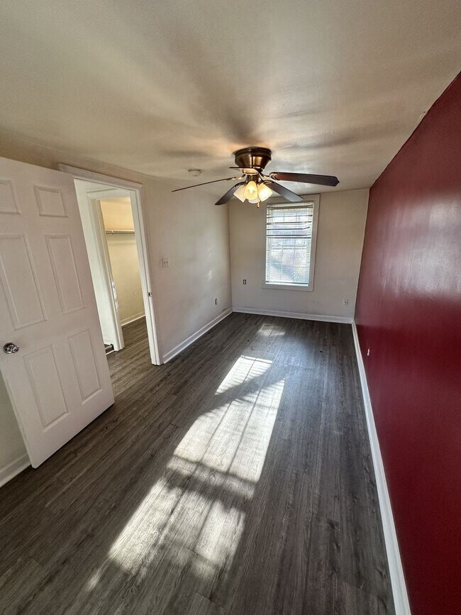 Building Photo - 9421 Peachtree St