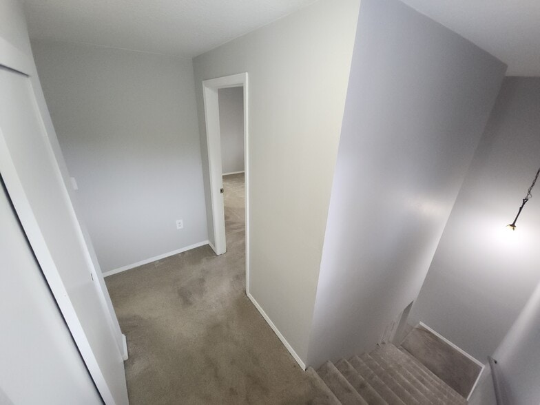 Building Photo - 38 NE 143rd Ave