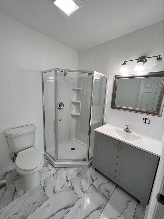 Building Photo - 2222 Duchess Dr