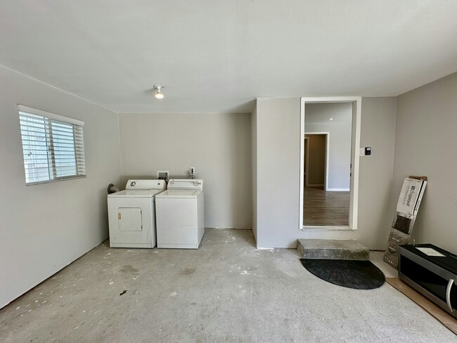 Building Photo - 1591 1/2 West 35th Place