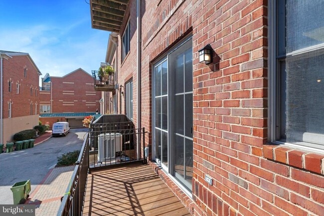 Building Photo - 2319 Boston St