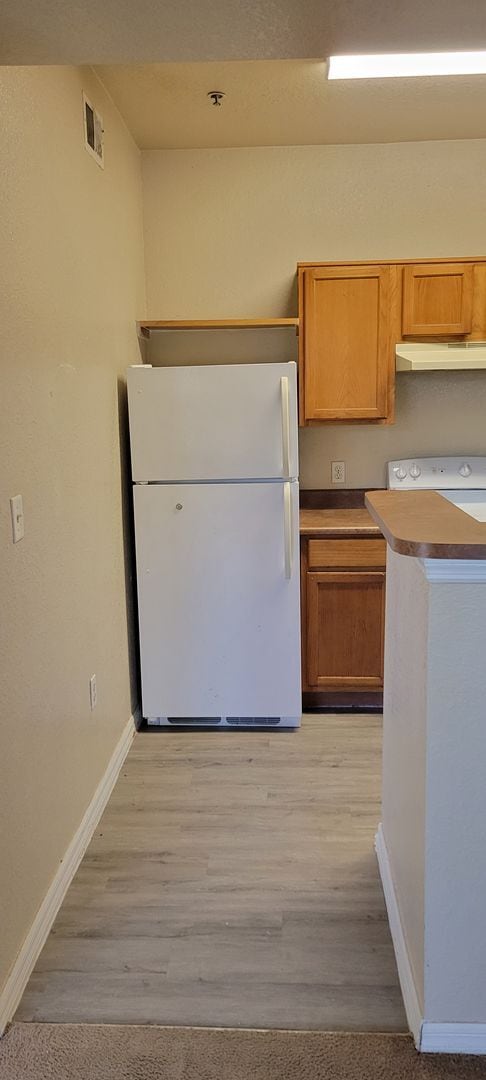 Building Photo - The Greens - 4221