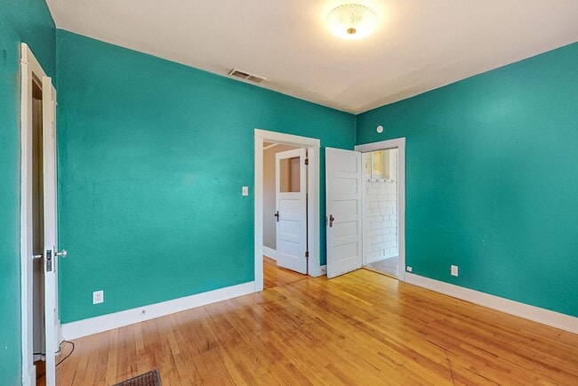 Building Photo - HISTORIC Edo BUNGALOW 2 Bedroom 1 Bath