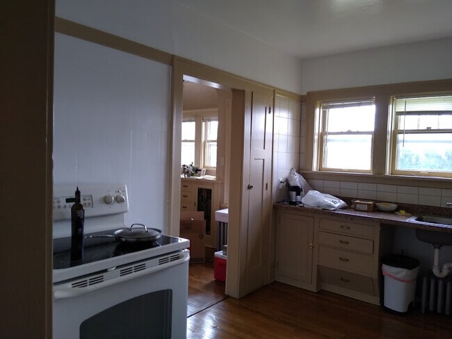 Kitchen - 4552 W Wells St