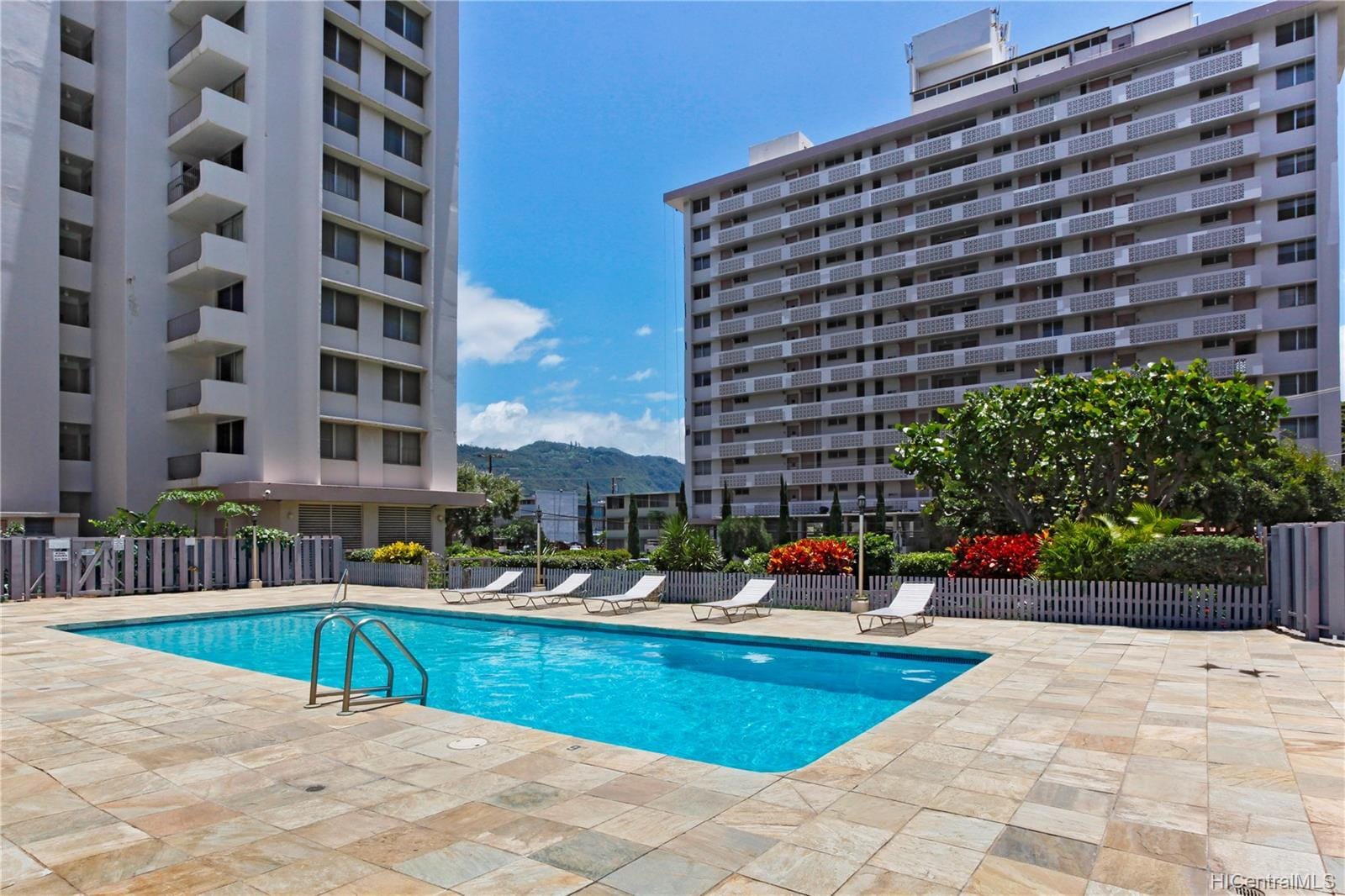 Building Photo - 2648 Kuilei St