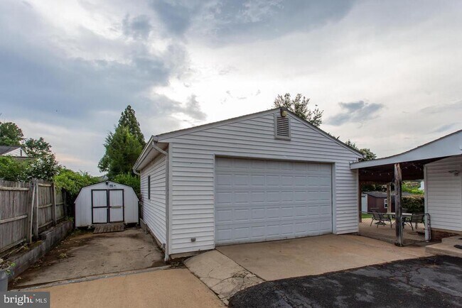 Building Photo - 5834 Pratt St