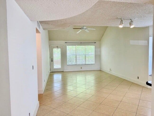 Building Photo - 6308 La Costa Dr