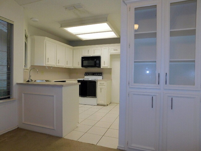 Building Photo - 6816 Frankford Ave